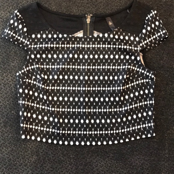 2-piece Jessica Simpson outfit - Picture 3 of 7